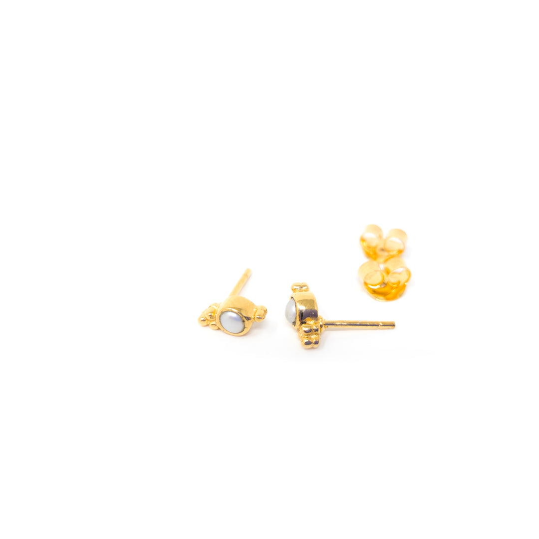 Heirloom Dainty Stud Pearl