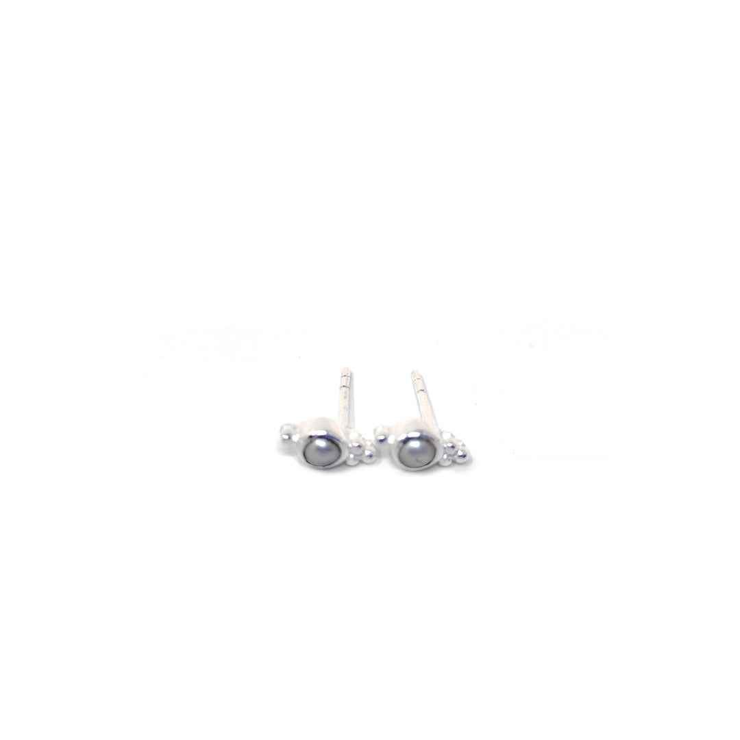 Heirloom Dainty Stud Pearl