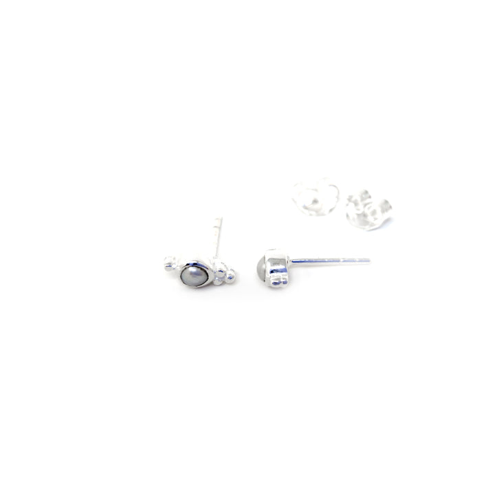 Heirloom Dainty Stud Pearl