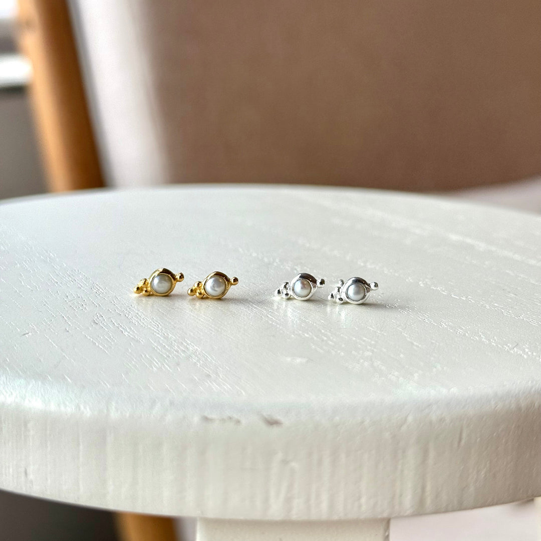 Heirloom Dainty Stud Pearl