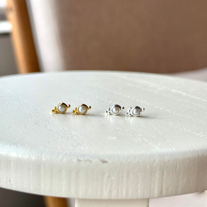 Heirloom Dainty Stud Pearl