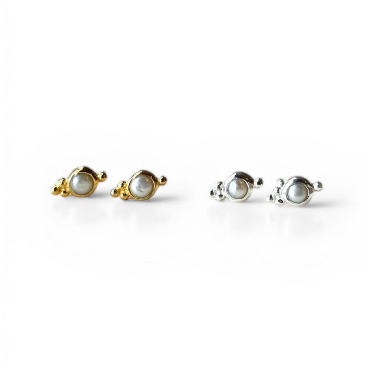 Heirloom Dainty Stud Pearl