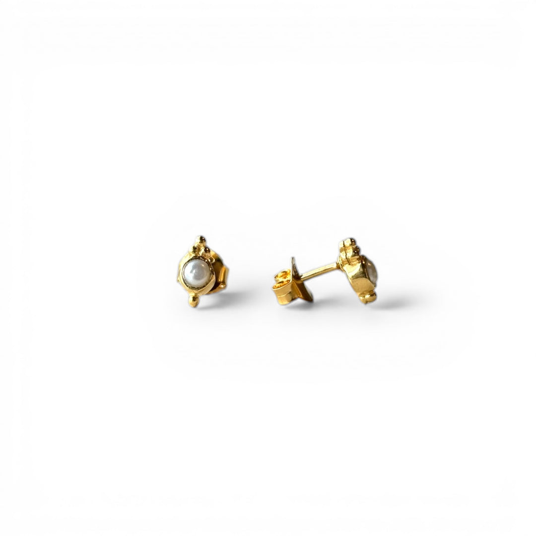 Heirloom Dainty Stud Pearl