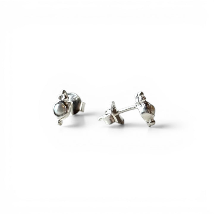 Heirloom Dainty Stud Pearl