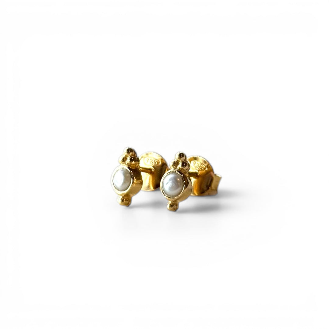Heirloom Dainty Stud Pearl